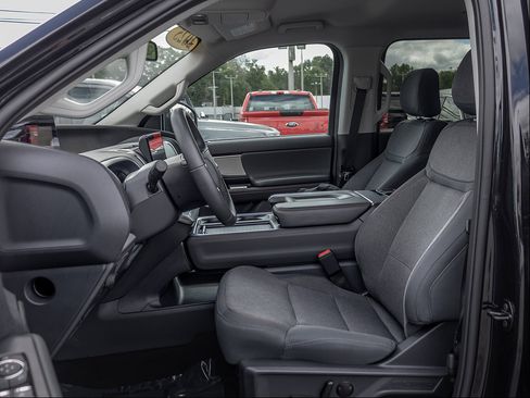 Certified 2025 Ford Expedition Active AWD/4WD image 10