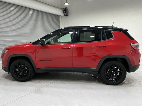 Used 2023 Jeep Compass Latitude w/ Convenience Group AWD/4WD image 5