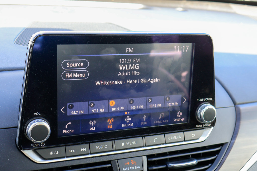 Used 2024 Nissan Altima 2.5 SV FWD image 3