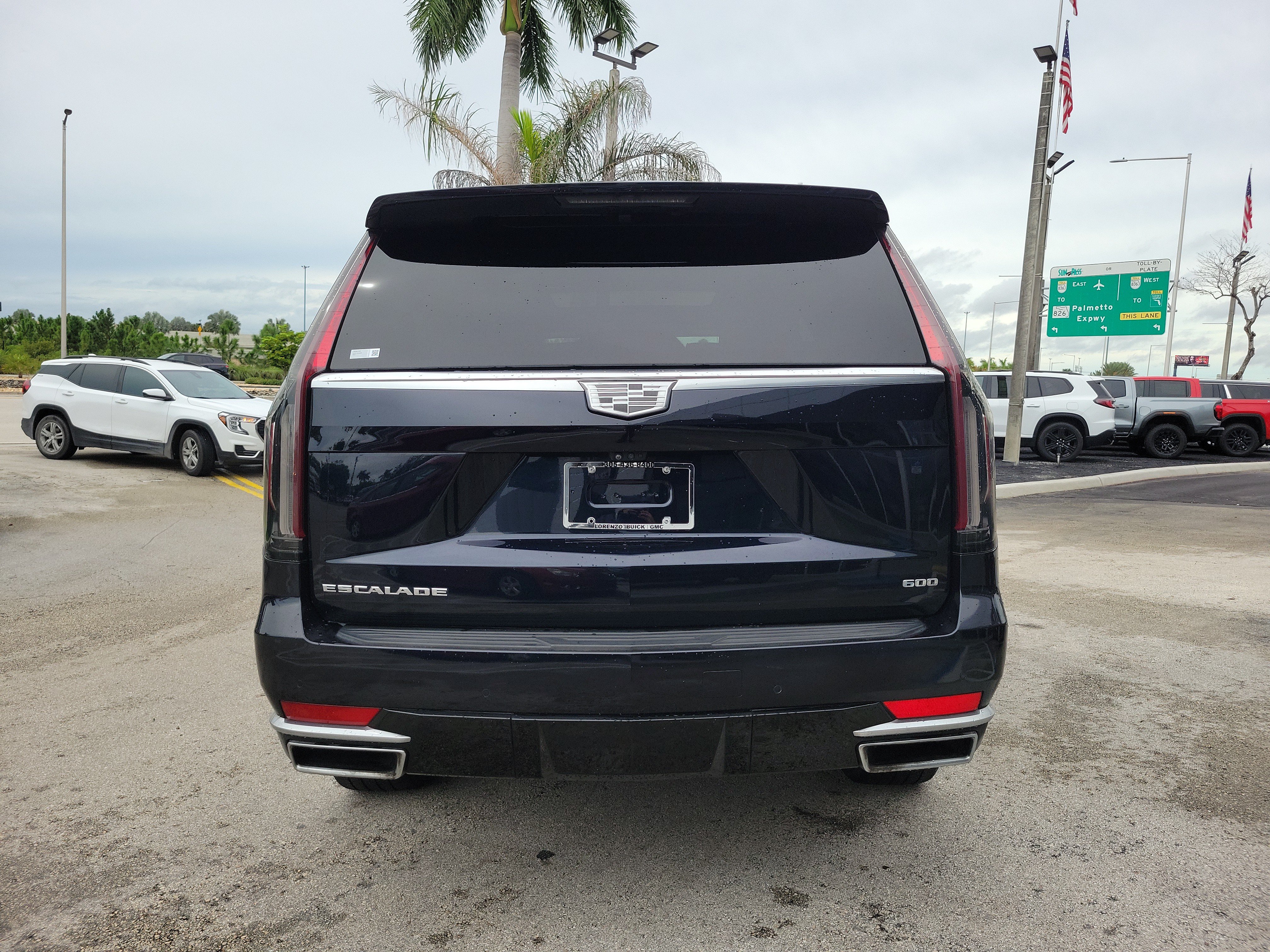 Used 2023 Cadillac Escalade Premium Luxury w/ LPO, Radiant Package AWD/4WD image 6