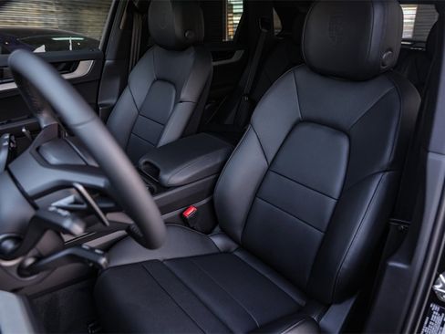 Used 2025 Porsche Cayenne image 5