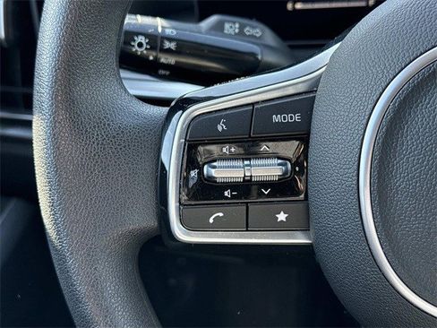 Used 2024 Kia Sorento LX image 24