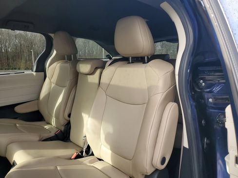 Used 2021 Toyota Sienna XLE image 13