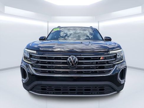 Certified 2025 Volkswagen Atlas SE FWD image 6