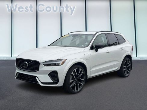 Certified 2023 Volvo XC60 T8 Ultimate w/ Climate Package AWD/4WD image 9