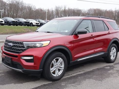 Used 2023 Ford Explorer XLT w/ Equipment Group 202A AWD/4WD image 2