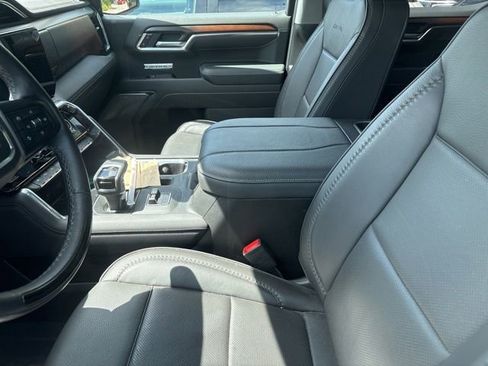 Used 2025 GMC Sierra 1500 Denali AWD/4WD image 8