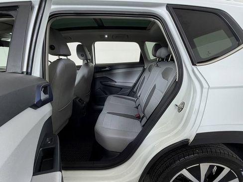 Used 2024 Volkswagen Taos SE image 8