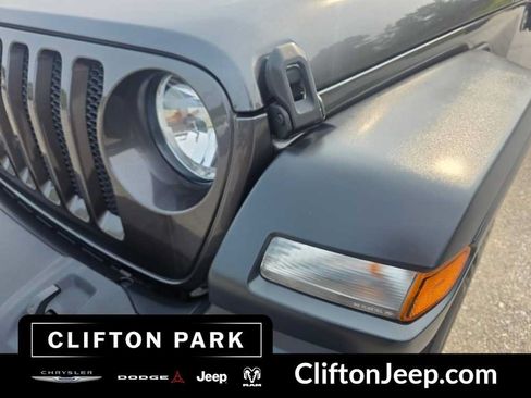 Used 2022 Jeep Wrangler Unlimited Sport AWD/4WD image 7