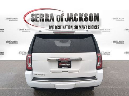 Used 2015 GMC Yukon Denali w/ Premium Package AWD/4WD image 7