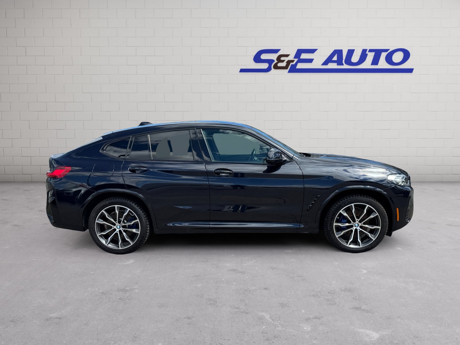 Used 2023 BMW X4 xDrive30i AWD/4WD image 5