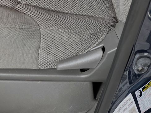 Used 2019 Nissan Frontier SV RWD image 16
