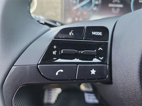 New 2025 Hyundai Elantra SEL image 4