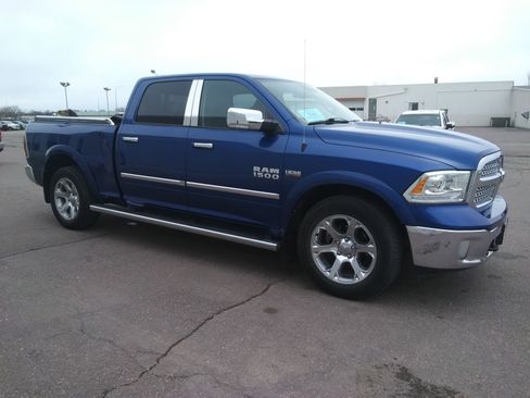 Used 2017 RAM 1500 Laramie w/ Convenience Group AWD/4WD image 4