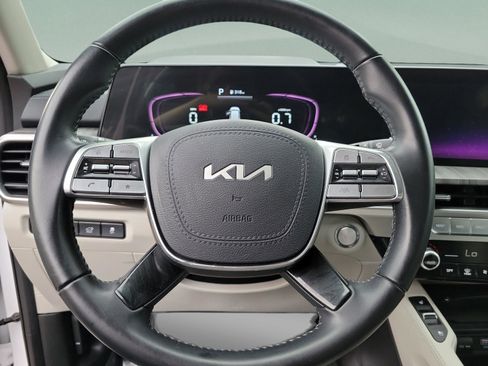 Certified 2024 Kia Telluride EX w/ EX Captain's Chair Package FWD image 18