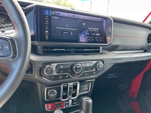 Used 2024 Jeep Wrangler Unlimited Rubicon AWD/4WD image 22