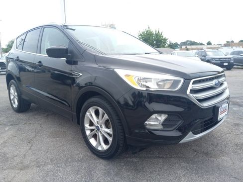 Used 2017 Ford Escape SE FWD image 3