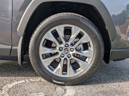 Used 2021 Toyota RAV4 XLE Premium image 11