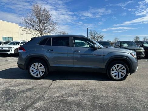 Used 2023 Volkswagen Atlas Cross Sport SE image 8