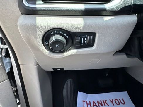 Used 2024 Chrysler Pacifica Touring-L FWD image 22