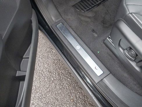 New 2026 Land Rover Discovery Limited Edition image 16