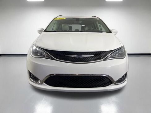 Used 2020 Chrysler Pacifica Touring-L Plus image 2