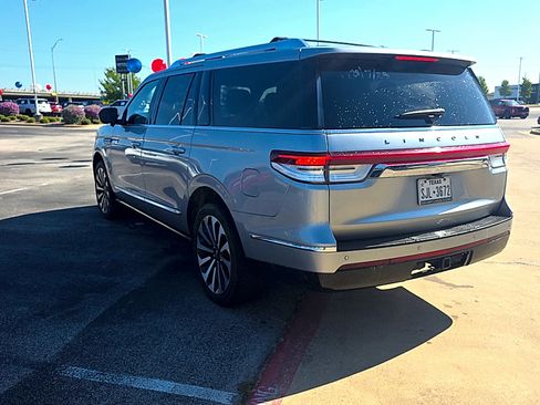 Used 2022 Lincoln Navigator L Reserve AWD/4WD image 8