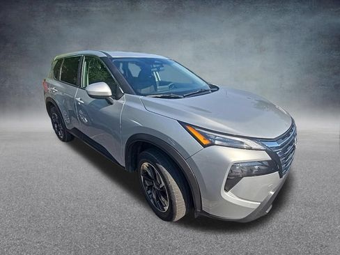 Used 2025 Nissan Rogue SV FWD image 8