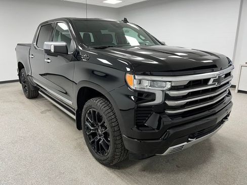 Used 2023 Chevrolet Silverado 1500 High Country w/ High Country Premium Package AWD/4WD image 2
