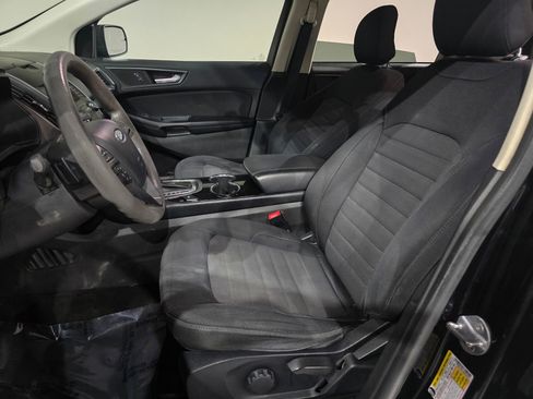 Used 2017 Ford Edge SE image 16