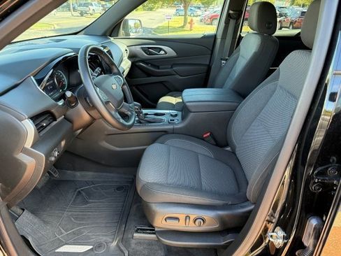 Used 2023 Chevrolet Traverse LT image 11
