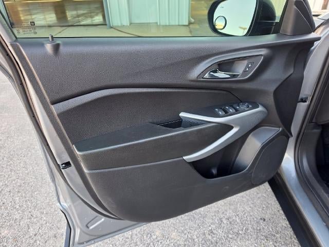 Used 2025 Chevrolet Trax RS w/ Driver Confidence Package FWD image 14