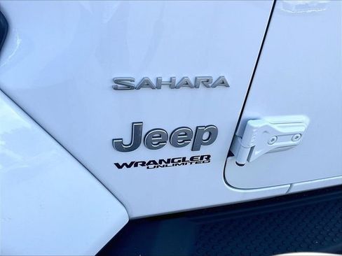 Used 2022 Jeep Wrangler Unlimited Sahara w/ Cold Weather Group AWD/4WD image 8