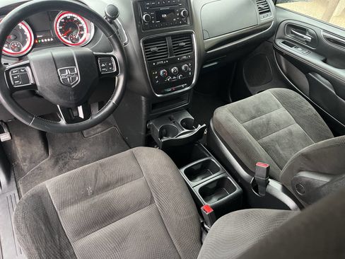 Used 2016 Dodge Grand Caravan SE image 23