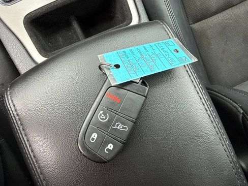 Used 2021 Jeep Grand Cherokee Laredo X AWD/4WD image 34