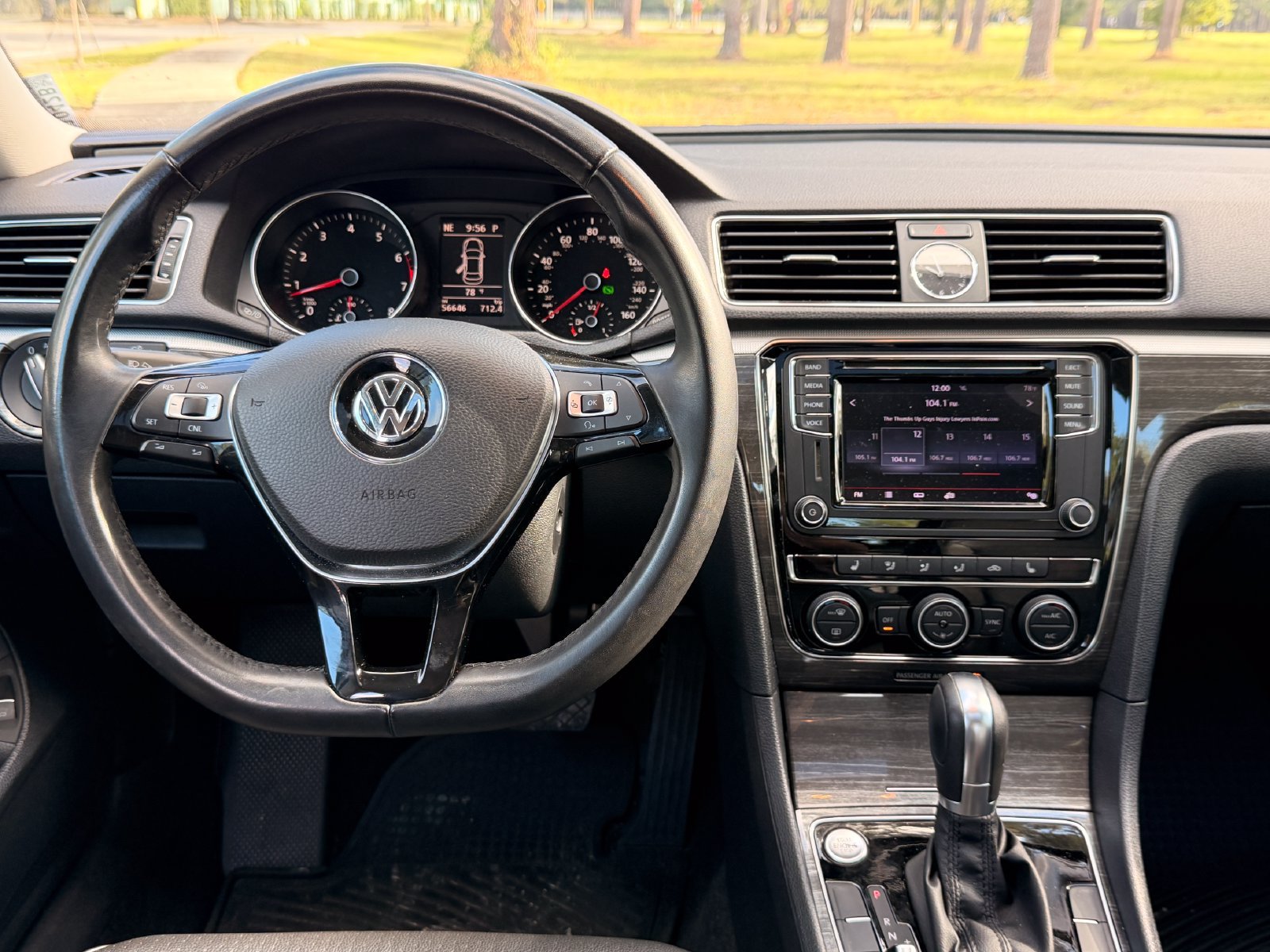 Used 2017 Volkswagen Passat 1.8T SE FWD image 3