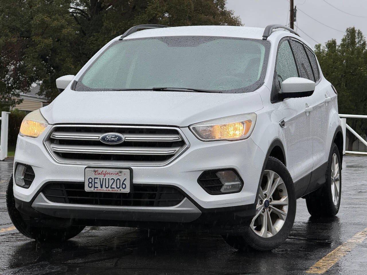 Used 2018 Ford Escape SE FWD image 1