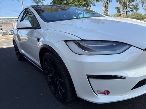 Used 2022 Tesla Model X Plaid image 7