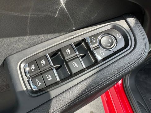 Used 2025 Porsche Macan image 15