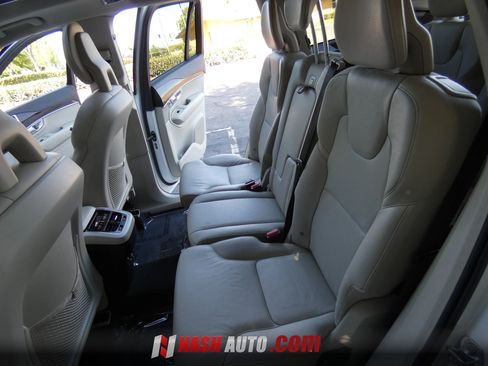 Used 2016 Volvo XC90 T6 Momentum w/ Momentum Plus Package AWD/4WD image 43