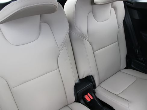 Used 2025 Volvo XC90 B6 Plus AWD/4WD image 16