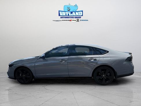 Used 2023 Honda Accord Sport image 2