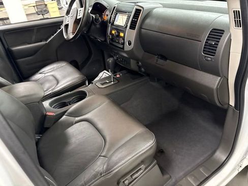 Used 2020 Nissan Frontier PRO-4X w/ Pro-4x Utility Package AWD/4WD image 11