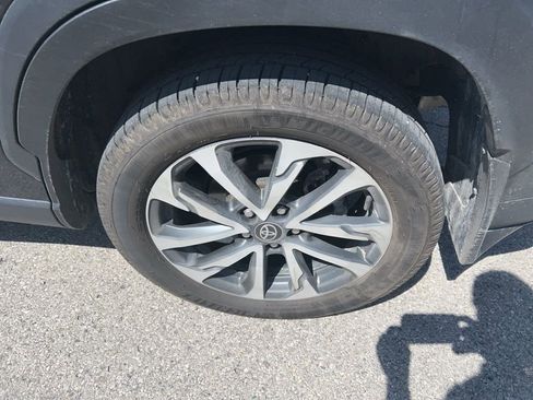 Used 2025 Toyota Corolla Cross XLE w/ Convenience Package image 16