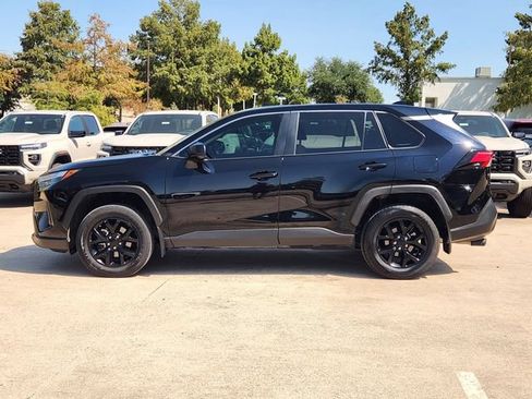 Used 2024 Toyota RAV4 LE FWD image 4