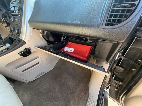 Used 2006 Saturn Vue 2WD w/ Leather Appointments Pkg image 31