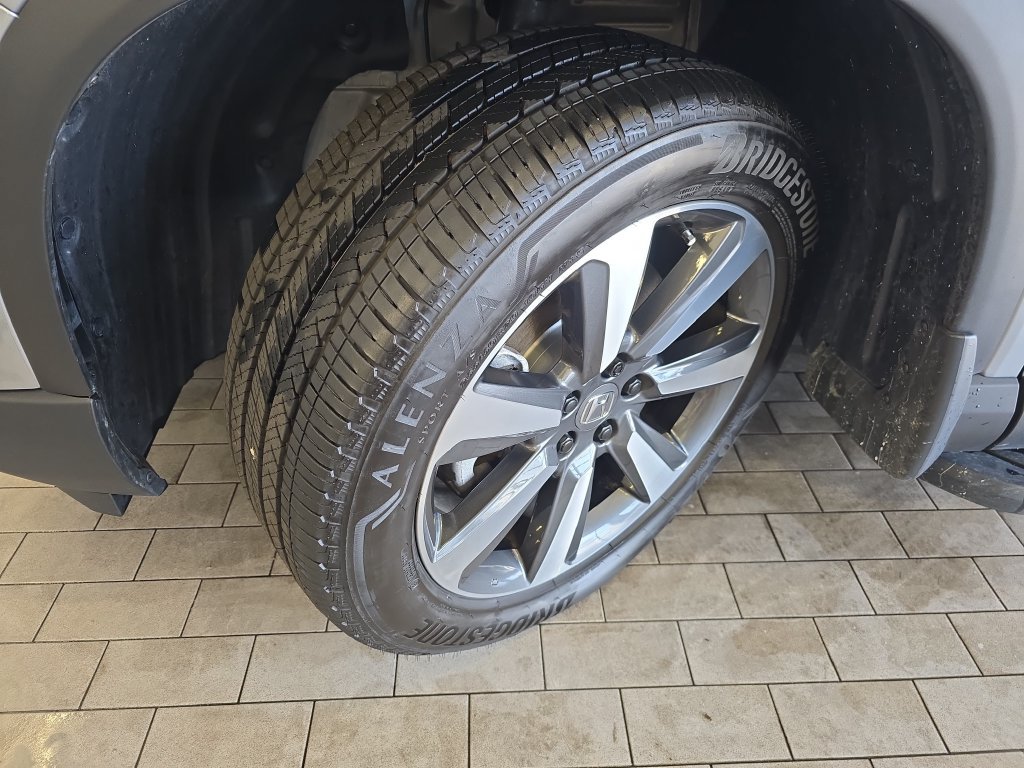 Used 2025 Honda Pilot Touring image 35
