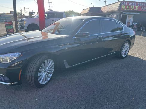 Used 2017 BMW 740i xDrive AWD/4WD image 3