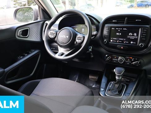 Used 2025 Kia Soul LX w/ LX Technology Package FWD image 24