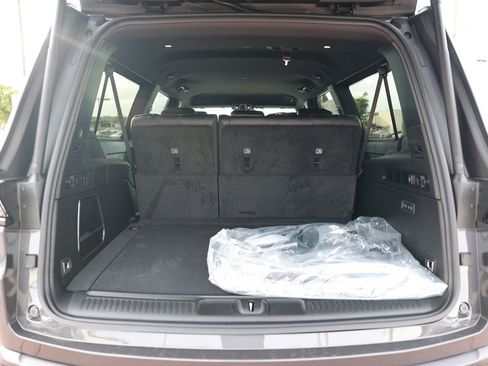 New 2026 Jeep Grand Wagoneer L 2WD w/ 8-Passenger Seating Package image 34